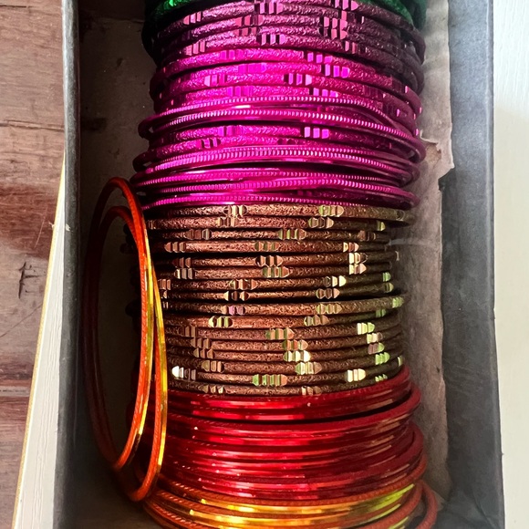 Tikka and earring set, colorful bangles - Picture 2 of 16